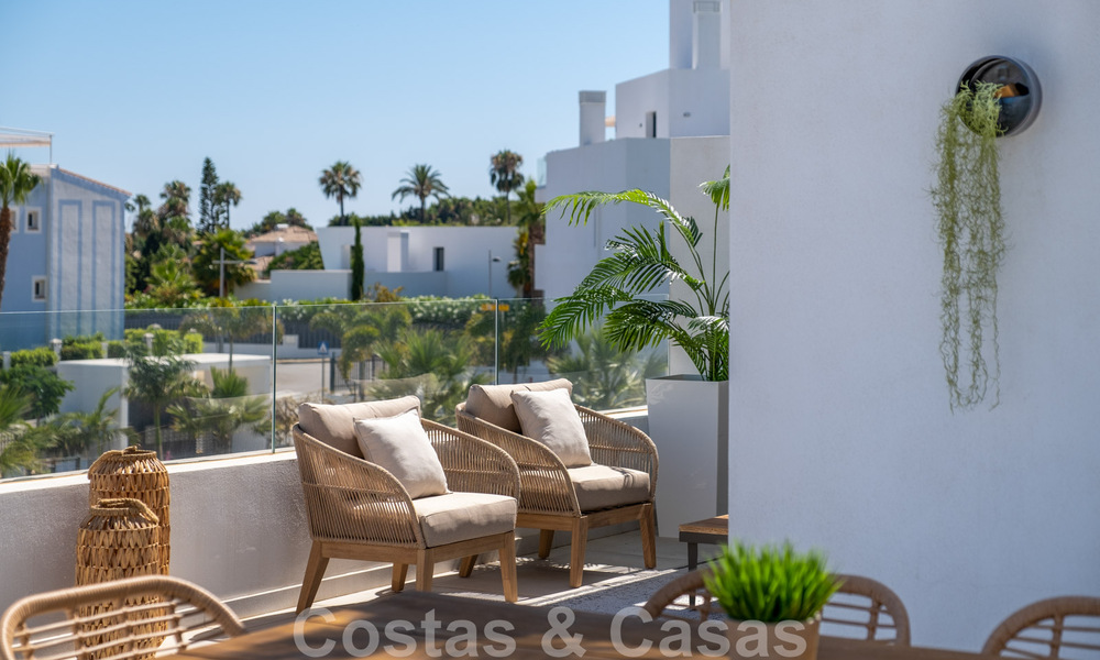 Prêts à emménager. Dernières 2 penthouses à vendre dans un style moderne dans un nouveau développement sur le New Golden Mile entre Marbella et Estepona 42529