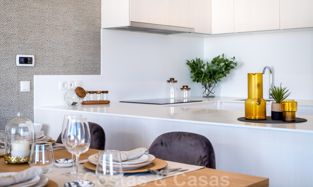 Prêts à emménager. Dernières 2 penthouses à vendre dans un style moderne dans un nouveau développement sur le New Golden Mile entre Marbella et Estepona 42530