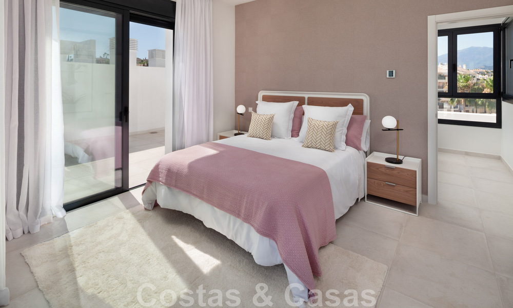 Prêts à emménager. Dernières 2 penthouses à vendre dans un style moderne dans un nouveau développement sur le New Golden Mile entre Marbella et Estepona 42537