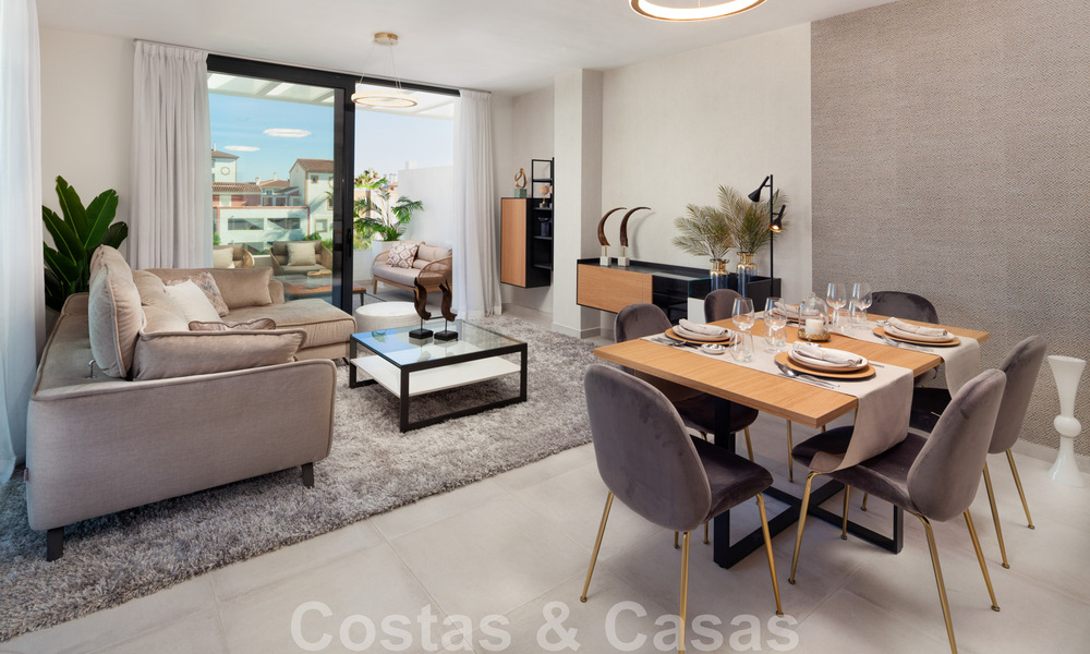 Prêts à emménager. Dernières 2 penthouses à vendre dans un style moderne dans un nouveau développement sur le New Golden Mile entre Marbella et Estepona 42541