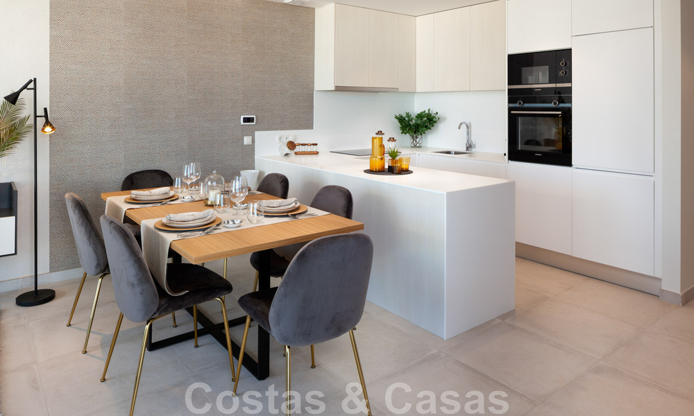 Prêts à emménager. Dernières 2 penthouses à vendre dans un style moderne dans un nouveau développement sur le New Golden Mile entre Marbella et Estepona 42542