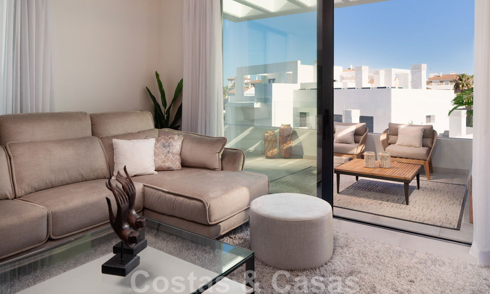Prêts à emménager. Dernières 2 penthouses à vendre dans un style moderne dans un nouveau développement sur le New Golden Mile entre Marbella et Estepona 42544