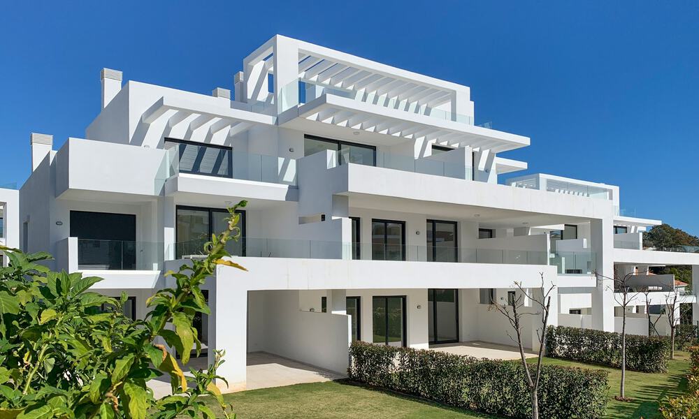 Prêts à emménager. Dernières 2 penthouses à vendre dans un style moderne dans un nouveau développement sur le New Golden Mile entre Marbella et Estepona 42548