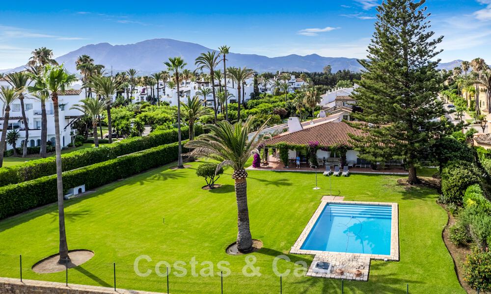 Villa espagnole traditionnelle à vendre, en bord de mer avec accès direct à la plage, sur la nouvelle Golden Mile entre Marbella et Estepona 42691