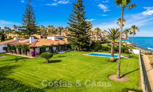 Villa espagnole traditionnelle à vendre, en bord de mer avec accès direct à la plage, sur la nouvelle Golden Mile entre Marbella et Estepona 42693