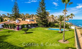 Villa espagnole traditionnelle à vendre, en bord de mer avec accès direct à la plage, sur la nouvelle Golden Mile entre Marbella et Estepona 42693 