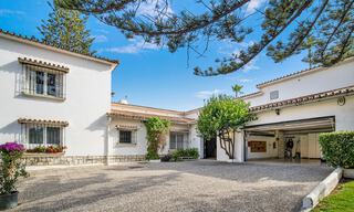 Villa espagnole traditionnelle à vendre, en bord de mer avec accès direct à la plage, sur la nouvelle Golden Mile entre Marbella et Estepona 42694 