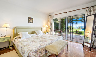 Villa espagnole traditionnelle à vendre, en bord de mer avec accès direct à la plage, sur la nouvelle Golden Mile entre Marbella et Estepona 42704 
