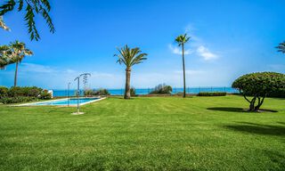Villa espagnole traditionnelle à vendre, en bord de mer avec accès direct à la plage, sur la nouvelle Golden Mile entre Marbella et Estepona 42714 
