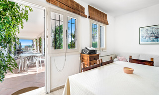 Villa espagnole traditionnelle à vendre, en bord de mer avec accès direct à la plage, sur la nouvelle Golden Mile entre Marbella et Estepona 42720 