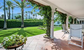 Villa espagnole traditionnelle à vendre, en bord de mer avec accès direct à la plage, sur la nouvelle Golden Mile entre Marbella et Estepona 42725 