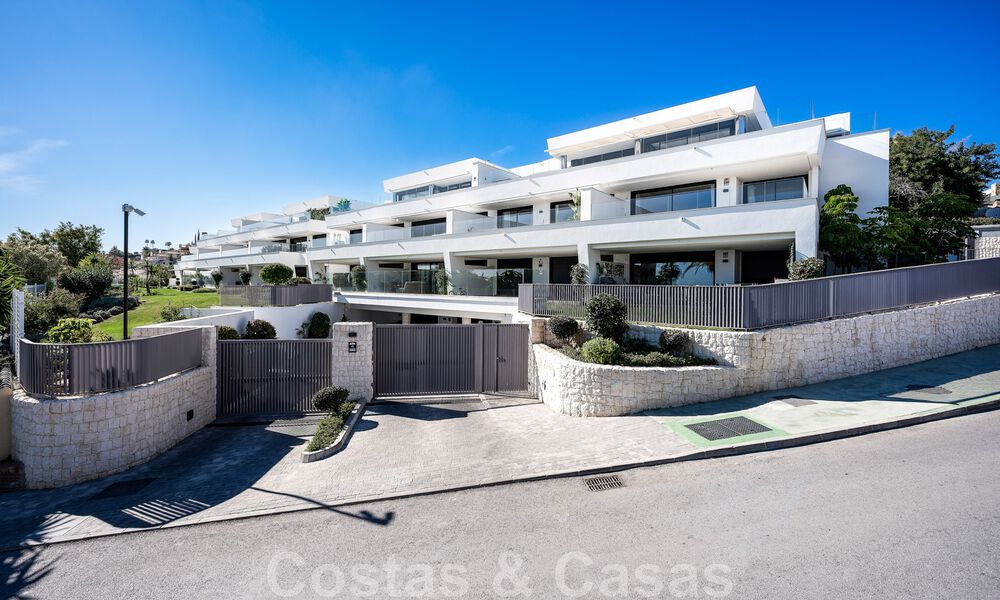 Appartement de jardin moderne et de haute qualité à vendre avec 3 chambres et des vues panoramiques sur la mer au cœur de Nueva Andalucia à Marbella 42833