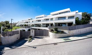 Appartement de jardin moderne et de haute qualité à vendre avec 3 chambres et des vues panoramiques sur la mer au cœur de Nueva Andalucia à Marbella 42833 