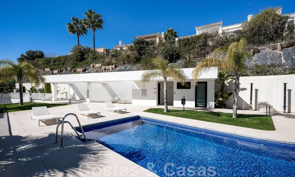 Appartement de jardin moderne et de haute qualité à vendre avec 3 chambres et des vues panoramiques sur la mer au cœur de Nueva Andalucia à Marbella 42839