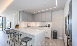 Appartement de jardin moderne et de haute qualité à vendre avec 3 chambres et des vues panoramiques sur la mer au cœur de Nueva Andalucia à Marbella 42843 