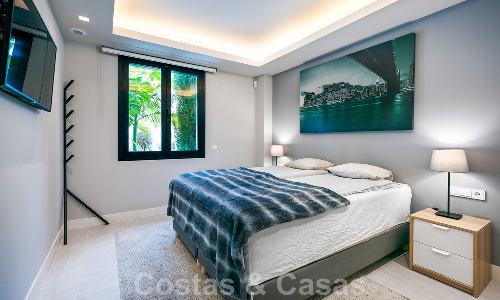 Appartement de jardin moderne et de haute qualité à vendre avec 3 chambres et des vues panoramiques sur la mer au cœur de Nueva Andalucia à Marbella 42848