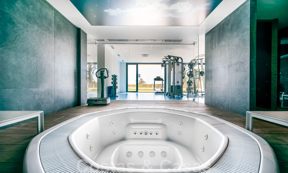 Appartement de jardin moderne et de haute qualité à vendre avec 3 chambres et des vues panoramiques sur la mer au cœur de Nueva Andalucia à Marbella 42852