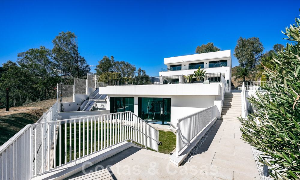 Appartement de jardin moderne et de haute qualité à vendre avec 3 chambres et des vues panoramiques sur la mer au cœur de Nueva Andalucia à Marbella 42863