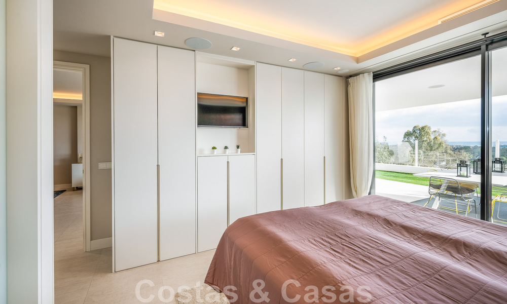 Appartement de jardin moderne et de haute qualité à vendre avec 3 chambres et des vues panoramiques sur la mer au cœur de Nueva Andalucia à Marbella 42866
