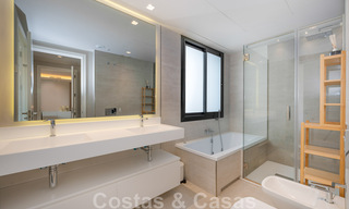 Appartement de jardin moderne et de haute qualité à vendre avec 3 chambres et des vues panoramiques sur la mer au cœur de Nueva Andalucia à Marbella 42867 