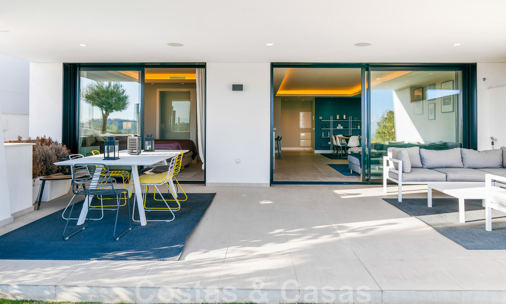 Appartement de jardin moderne et de haute qualité à vendre avec 3 chambres et des vues panoramiques sur la mer au cœur de Nueva Andalucia à Marbella 42869