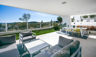 Appartement de jardin moderne et de haute qualité à vendre avec 3 chambres et des vues panoramiques sur la mer au cœur de Nueva Andalucia à Marbella 42871 