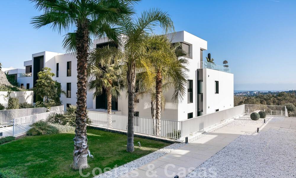 Appartement de jardin moderne et de haute qualité à vendre avec 3 chambres et des vues panoramiques sur la mer au cœur de Nueva Andalucia à Marbella 42872