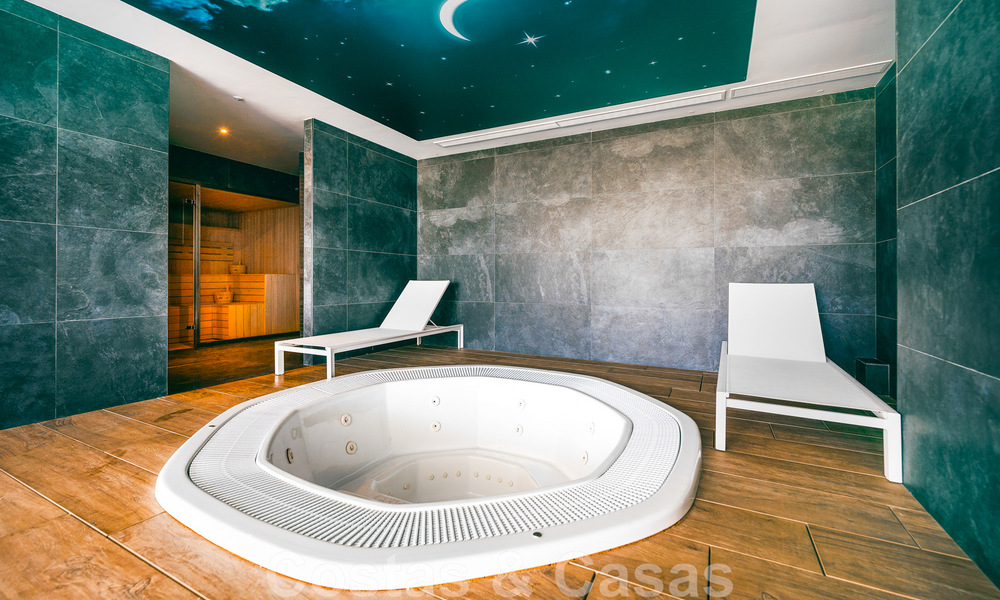 Appartement de jardin moderne et de haute qualité à vendre avec 3 chambres et des vues panoramiques sur la mer au cœur de Nueva Andalucia à Marbella 42873