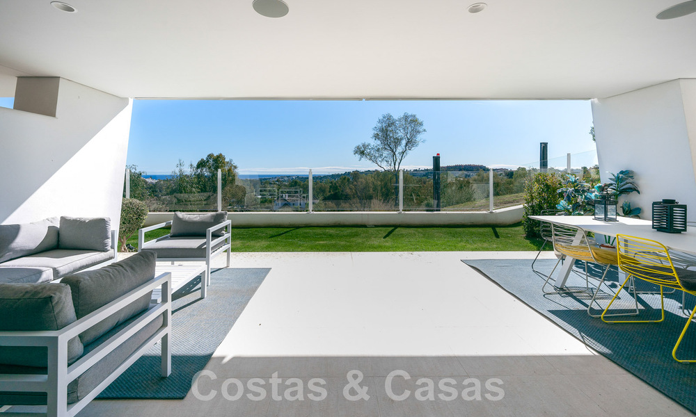 Appartement de jardin moderne et de haute qualité à vendre avec 3 chambres et des vues panoramiques sur la mer au cœur de Nueva Andalucia à Marbella 42878