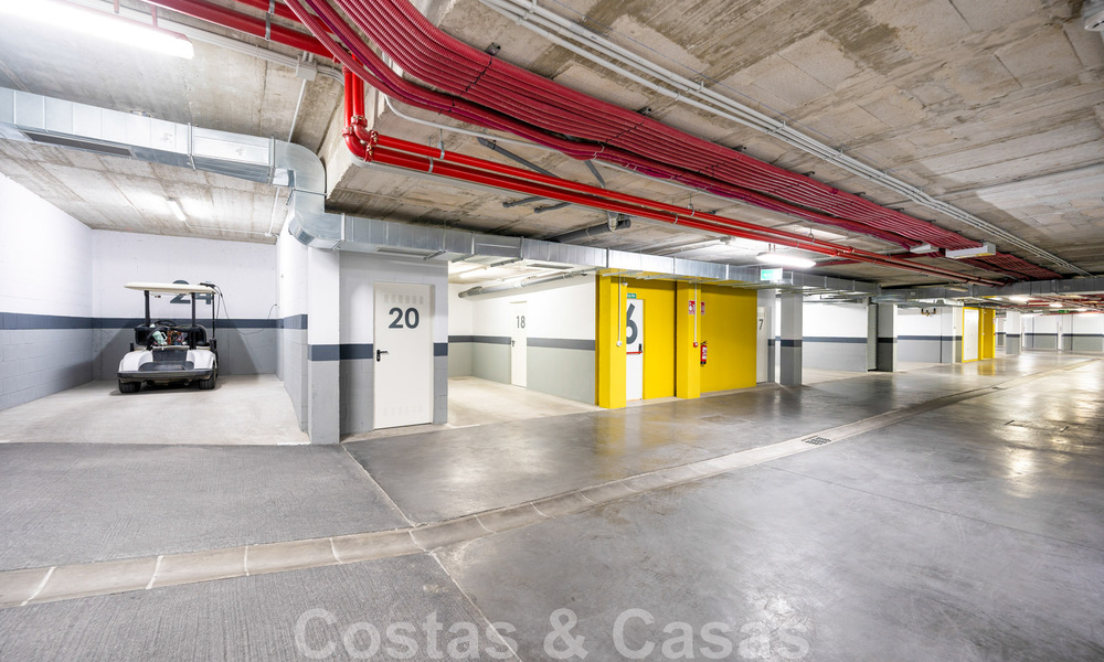 Appartement de jardin moderne et de haute qualité à vendre avec 3 chambres et des vues panoramiques sur la mer au cœur de Nueva Andalucia à Marbella 42879