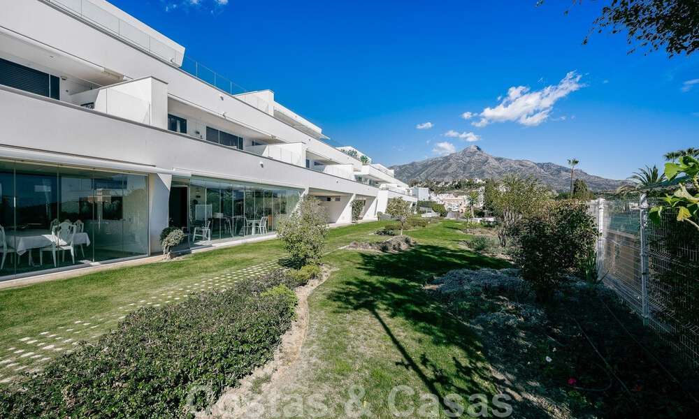 Appartement de jardin moderne et de haute qualité à vendre avec 3 chambres et des vues panoramiques sur la mer au cœur de Nueva Andalucia à Marbella 42880