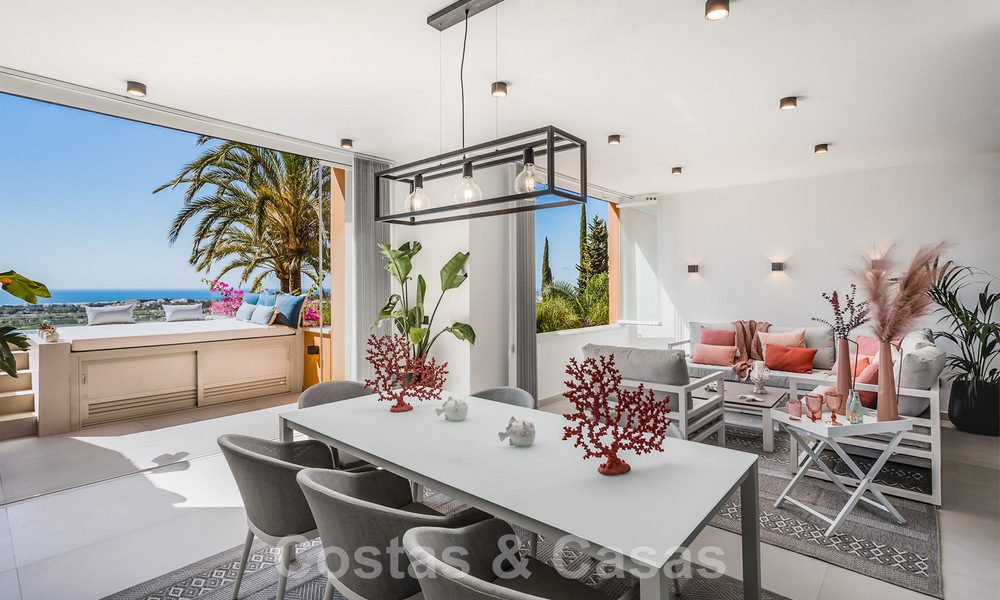 Penthouse contemporain rénové, spacieux, en duplex, avec vue panoramique sur la mer, dans une urbanisation recherchée de Nueva Andalucia, Marbella 42947