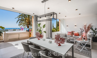 Penthouse contemporain rénové, spacieux, en duplex, avec vue panoramique sur la mer, dans une urbanisation recherchée de Nueva Andalucia, Marbella 42947 
