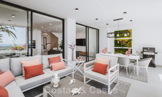 Penthouse contemporain rénové, spacieux, en duplex, avec vue panoramique sur la mer, dans une urbanisation recherchée de Nueva Andalucia, Marbella 42948 
