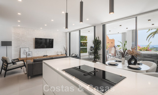 Penthouse contemporain rénové, spacieux, en duplex, avec vue panoramique sur la mer, dans une urbanisation recherchée de Nueva Andalucia, Marbella 42949 