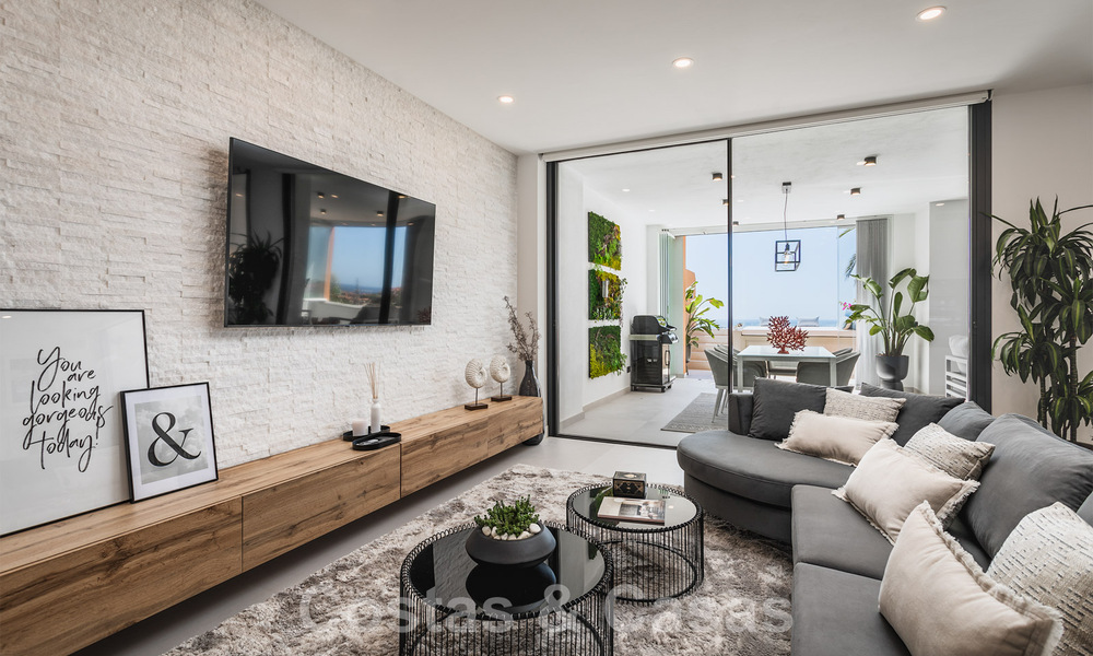 Penthouse contemporain rénové, spacieux, en duplex, avec vue panoramique sur la mer, dans une urbanisation recherchée de Nueva Andalucia, Marbella 42951
