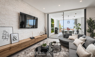 Penthouse contemporain rénové, spacieux, en duplex, avec vue panoramique sur la mer, dans une urbanisation recherchée de Nueva Andalucia, Marbella 42951 