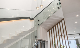 Penthouse contemporain rénové, spacieux, en duplex, avec vue panoramique sur la mer, dans une urbanisation recherchée de Nueva Andalucia, Marbella 42952 