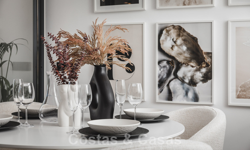 Penthouse contemporain rénové, spacieux, en duplex, avec vue panoramique sur la mer, dans une urbanisation recherchée de Nueva Andalucia, Marbella 42953