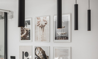 Penthouse contemporain rénové, spacieux, en duplex, avec vue panoramique sur la mer, dans une urbanisation recherchée de Nueva Andalucia, Marbella 42954 