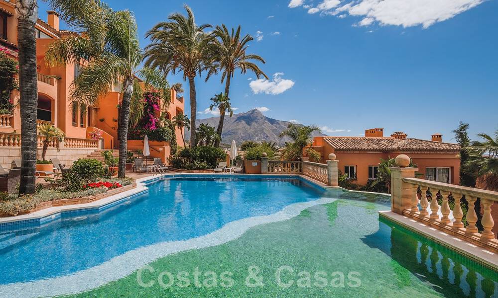 Penthouse contemporain rénové, spacieux, en duplex, avec vue panoramique sur la mer, dans une urbanisation recherchée de Nueva Andalucia, Marbella 42957