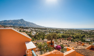 Penthouse contemporain rénové, spacieux, en duplex, avec vue panoramique sur la mer, dans une urbanisation recherchée de Nueva Andalucia, Marbella 42967 