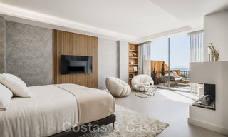Penthouse contemporain rénové, spacieux, en duplex, avec vue panoramique sur la mer, dans une urbanisation recherchée de Nueva Andalucia, Marbella 42970 