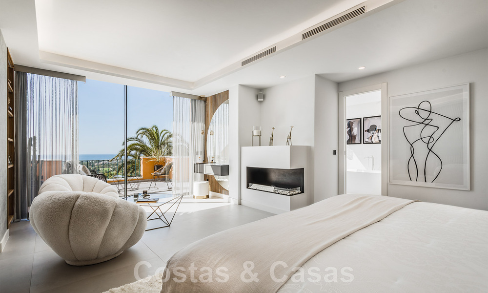 Penthouse contemporain rénové, spacieux, en duplex, avec vue panoramique sur la mer, dans une urbanisation recherchée de Nueva Andalucia, Marbella 42971