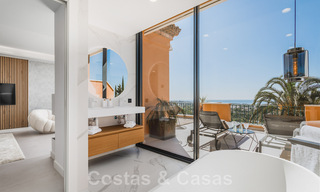 Penthouse contemporain rénové, spacieux, en duplex, avec vue panoramique sur la mer, dans une urbanisation recherchée de Nueva Andalucia, Marbella 42973 