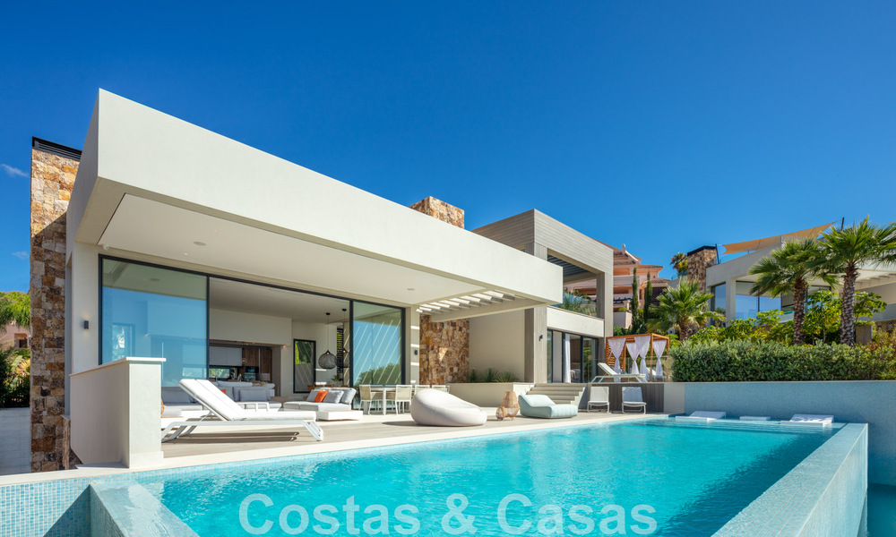 Villa de luxe de style contemporain à vendre avec vue sur la mer dans la vallée du golf de Nueva Andalucia à Marbella 43293