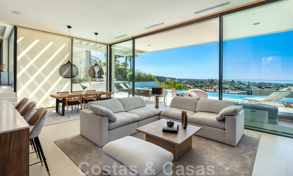 Villa de luxe de style contemporain à vendre avec vue sur la mer dans la vallée du golf de Nueva Andalucia à Marbella 43294