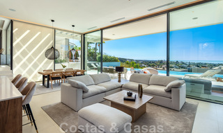 Villa de luxe de style contemporain à vendre avec vue sur la mer dans la vallée du golf de Nueva Andalucia à Marbella 43294 