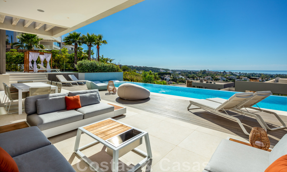 Villa de luxe de style contemporain à vendre avec vue sur la mer dans la vallée du golf de Nueva Andalucia à Marbella 43295