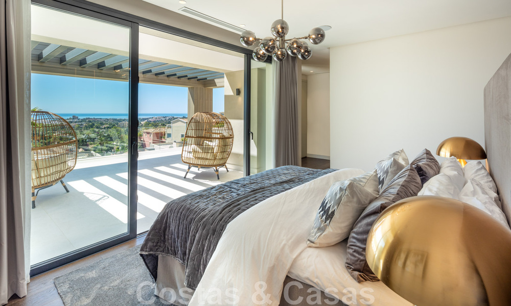 Villa de luxe de style contemporain à vendre avec vue sur la mer dans la vallée du golf de Nueva Andalucia à Marbella 43302